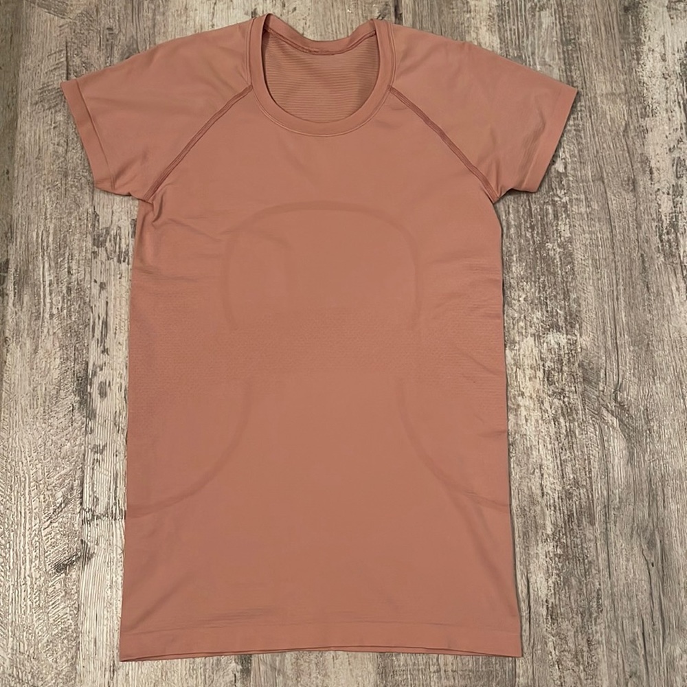 Lululemon Swiftly Tech Short Sleeve shirt size 8